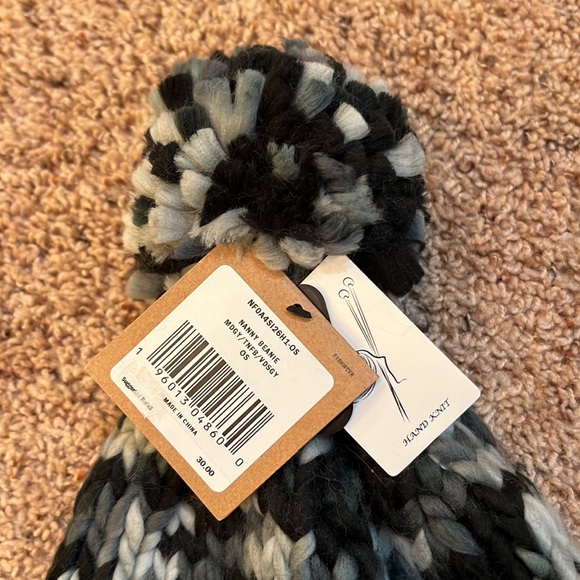 Women’s North Face Beanie - Picture 3 of 6